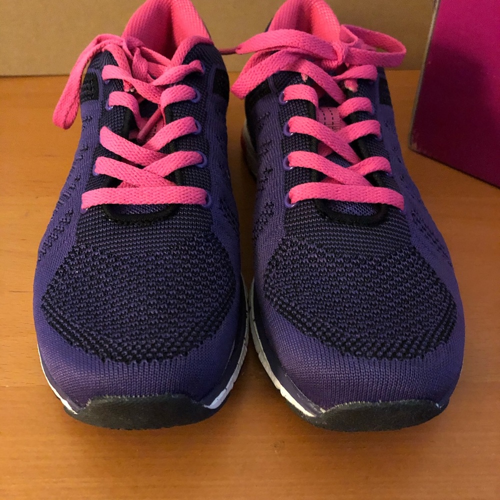 REDUCED PRICE! LA GEAR VENTILATOR SNEAKERS NWT (#5-04132020-Box 1)